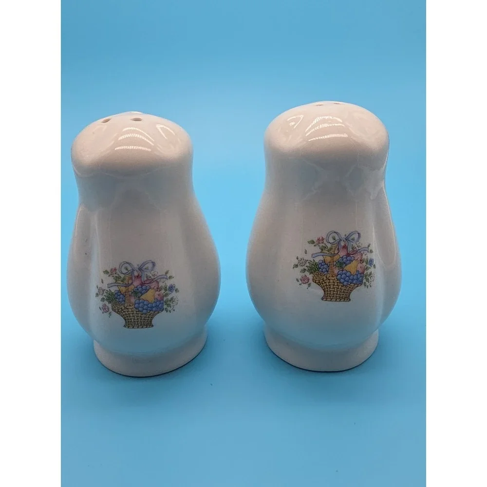 Vintage 90s Salt & Pepper Shaker Country Blue Ribbon Fruit Basket